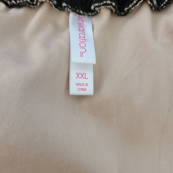 Xhilaration lace skirt - Picture 2 of 4